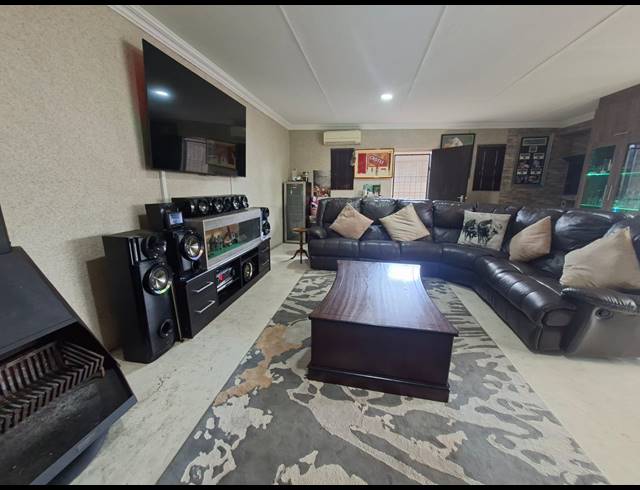 4 BEDROOM HOUSE FOR SALE IN VANDERBIJLPARK SE 1